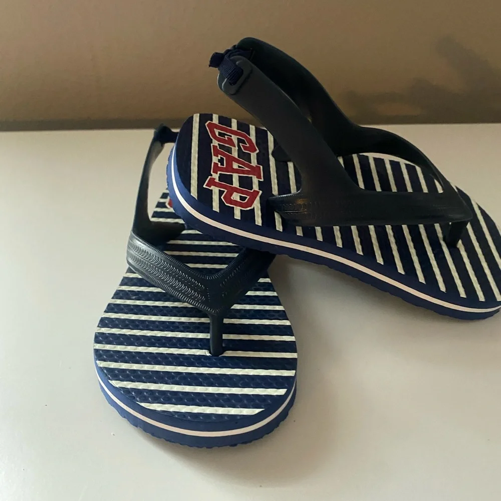 2 pairs Gap flip flops sz 10. NWOT blue/white striped. NWT neon orange striped.